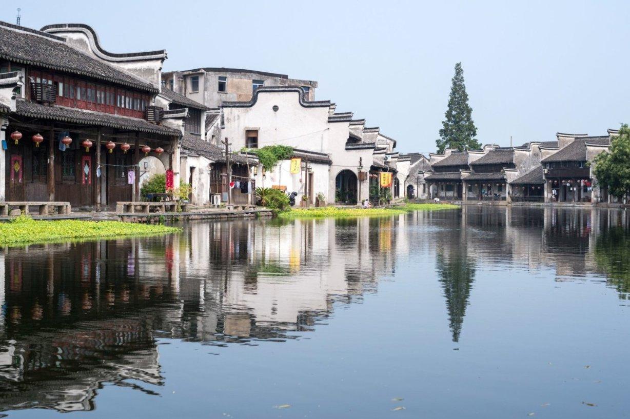 微美全息盘中异动 快速上涨6.18%报0.679美元